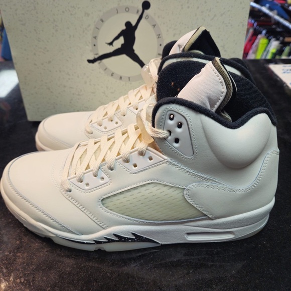 AIR JORDAN 5 RETRO SE \'Sail/Black/Brn/Coconut Milk\' Men Size various - FN7405100 main image 9